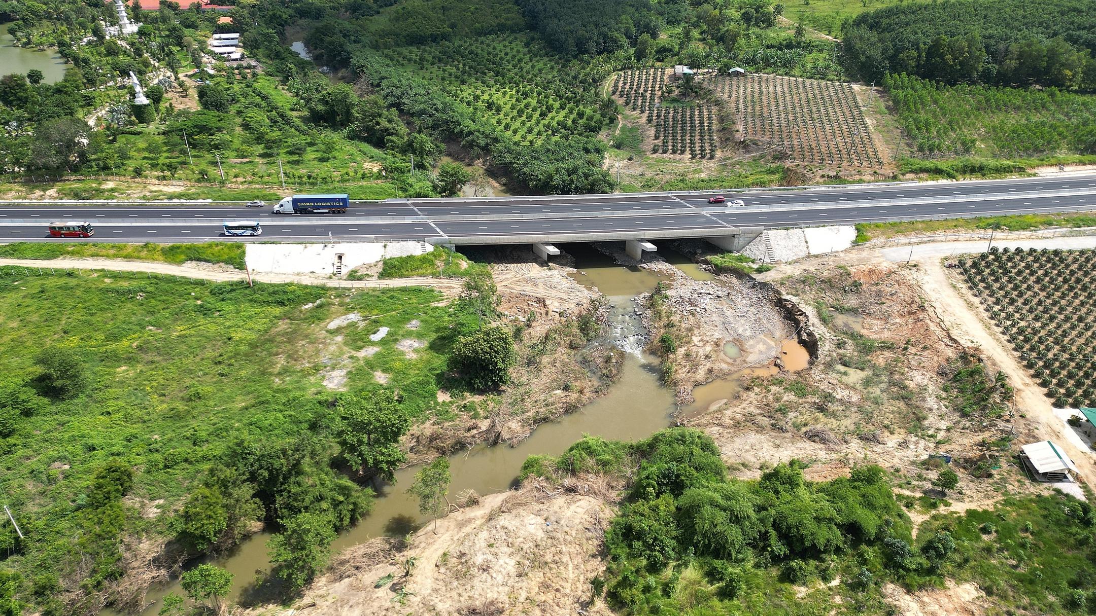 Khơi đào 7 cù lao trên sông Phan chống ngập cao tốc Dầu Giây - Phan Thiết