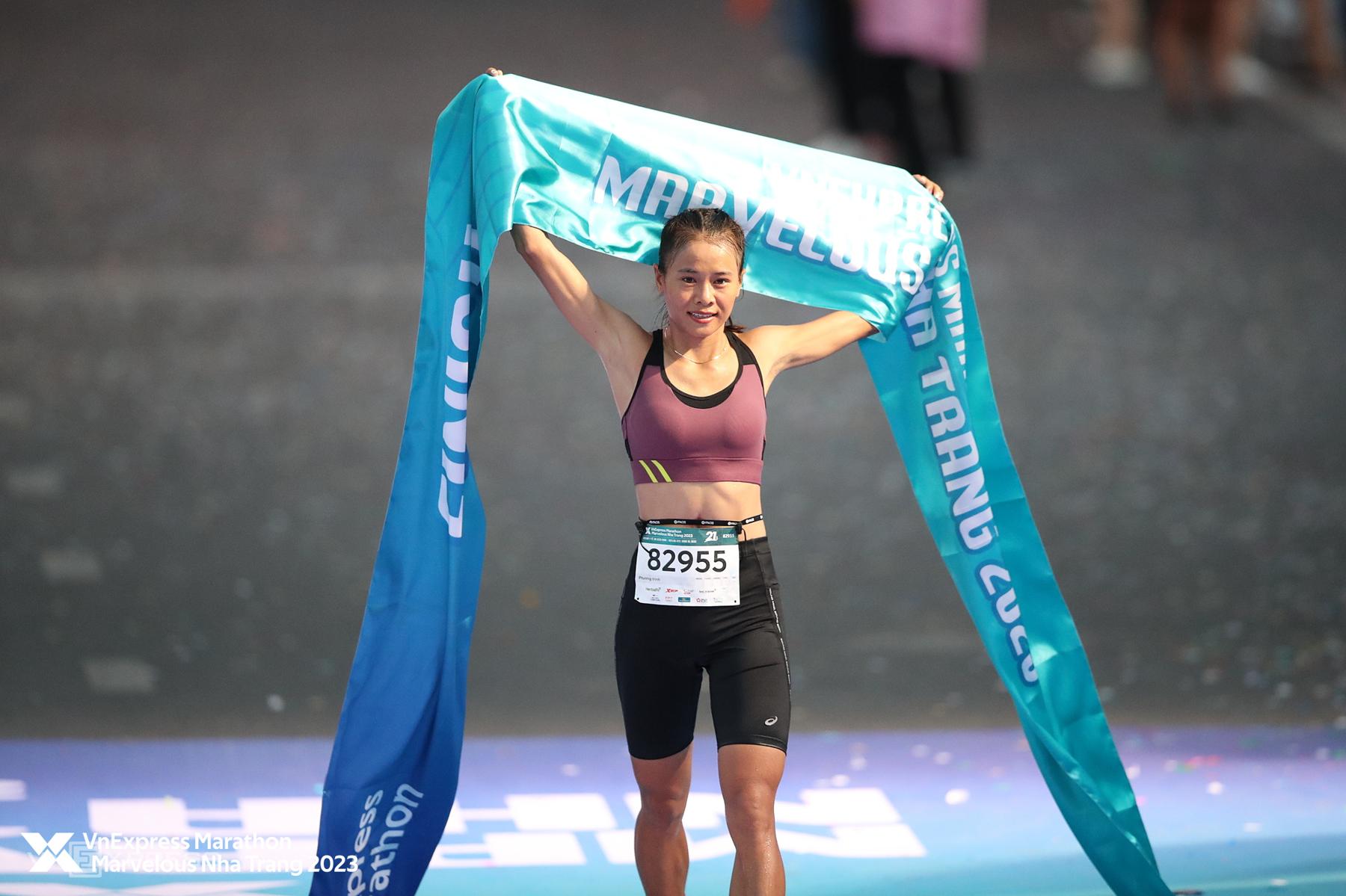 Tuyển thủ SEA Games lên ngôi vô địch 21km tại VnExpress Marathon Nha Trang