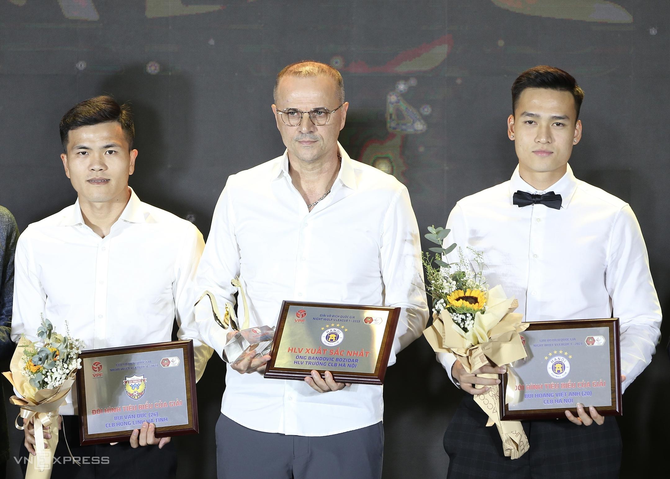 HLV Hà Nội FC: ‘V-League vẫn yếu hơn Thai League’