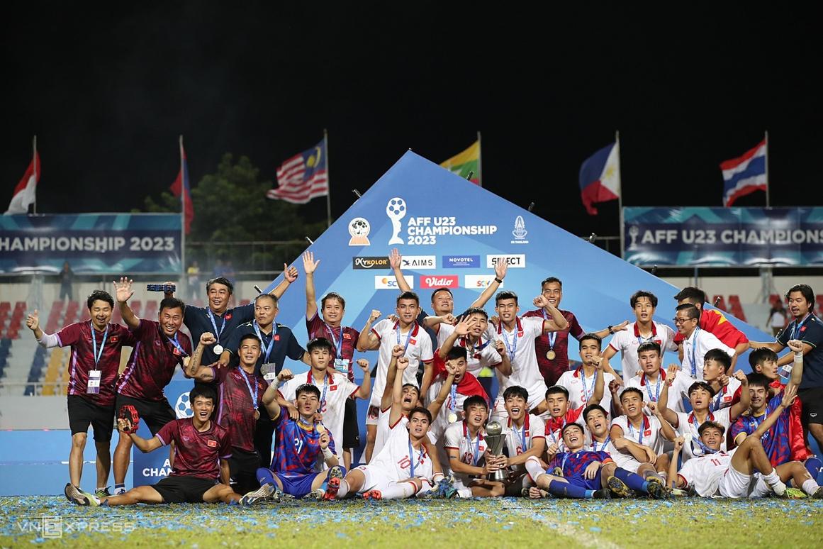 HLV Hoàng Anh Tuấn tự hào vì vô địch với đội hình trẻ nhất ở U23 Đông Nam Á