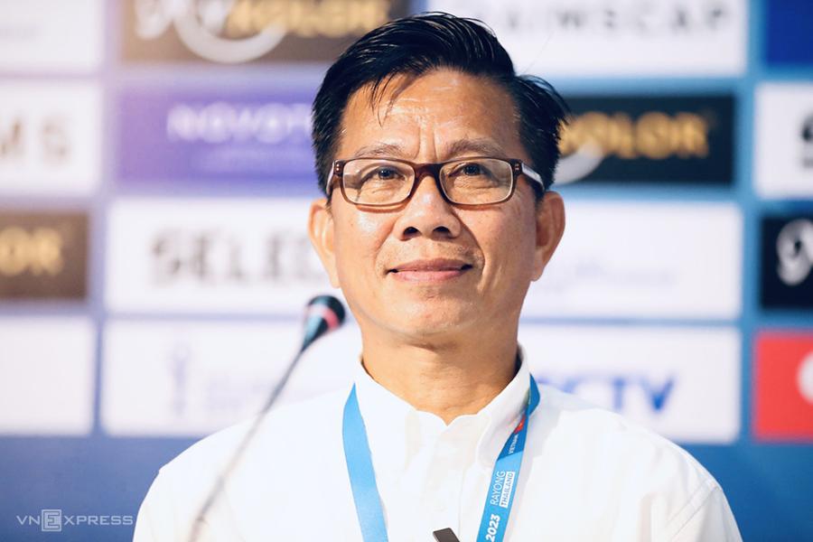 HLV Hoàng Anh Tuấn: 'Chỉ hài lòng một chút ở trận thắng Lào'