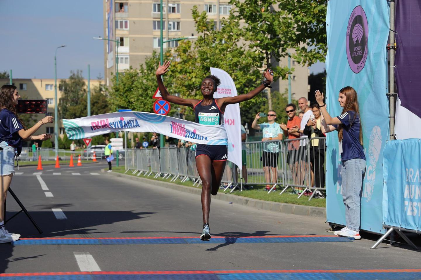 Runner Kenya phá kỷ lục thế giới 10km nữ