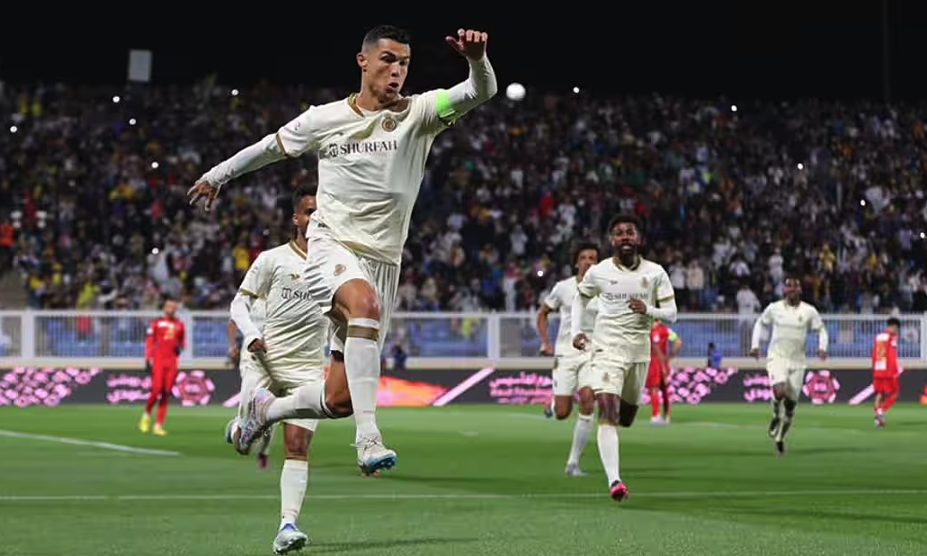 Ronaldo tập gym một mình sau trận đấu ở Al Nasser
