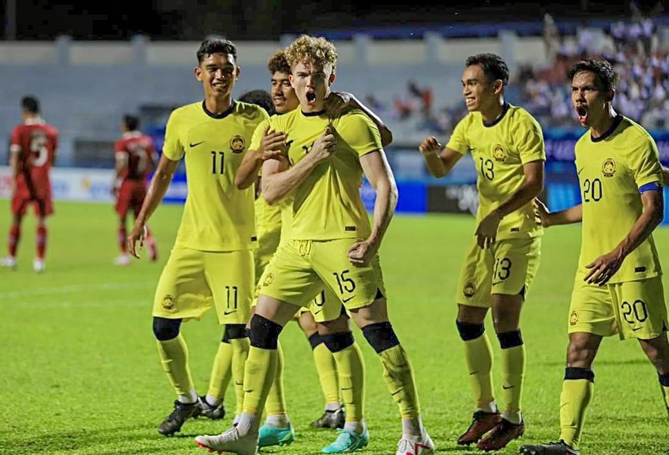 Tiền vệ gốc Scotland giúp Malaysia thắng ngược Indonesia