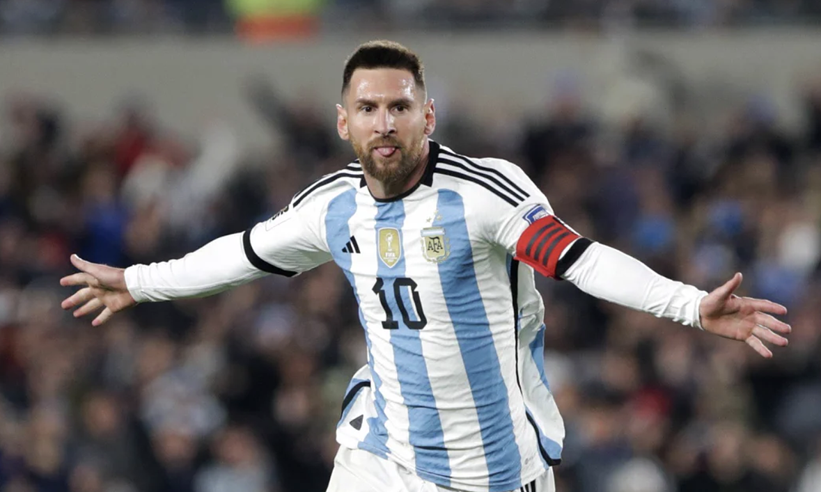 Messi lại cứu Argentina