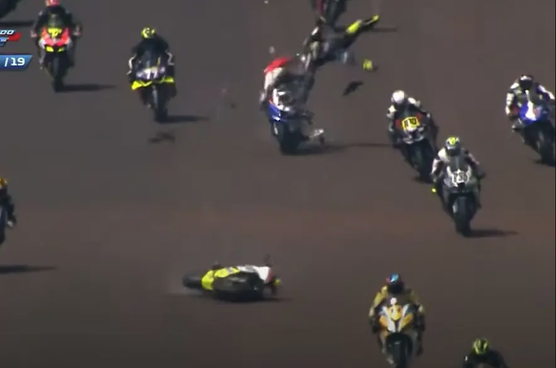 Hai tay đua tử nạn trên đường đua Moto