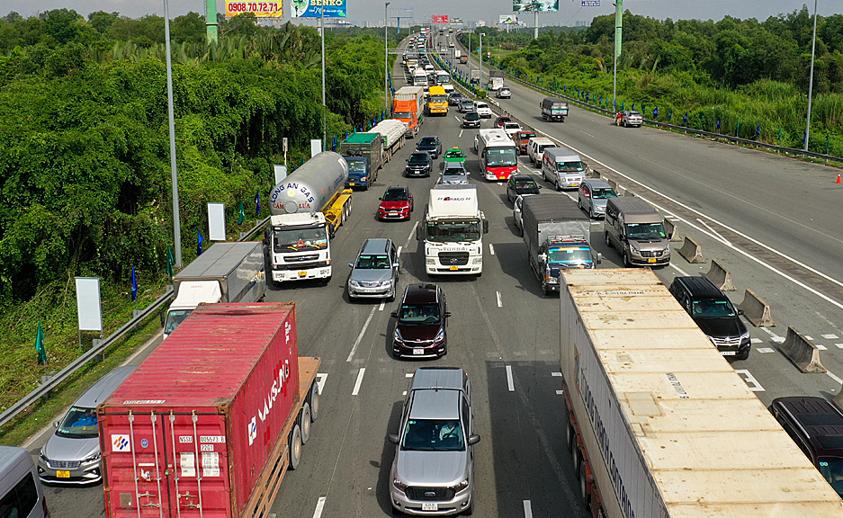 Khuyến cáo ôtô hạn chế qua cao tốc TP HCM - Long Thành dịp 2/9