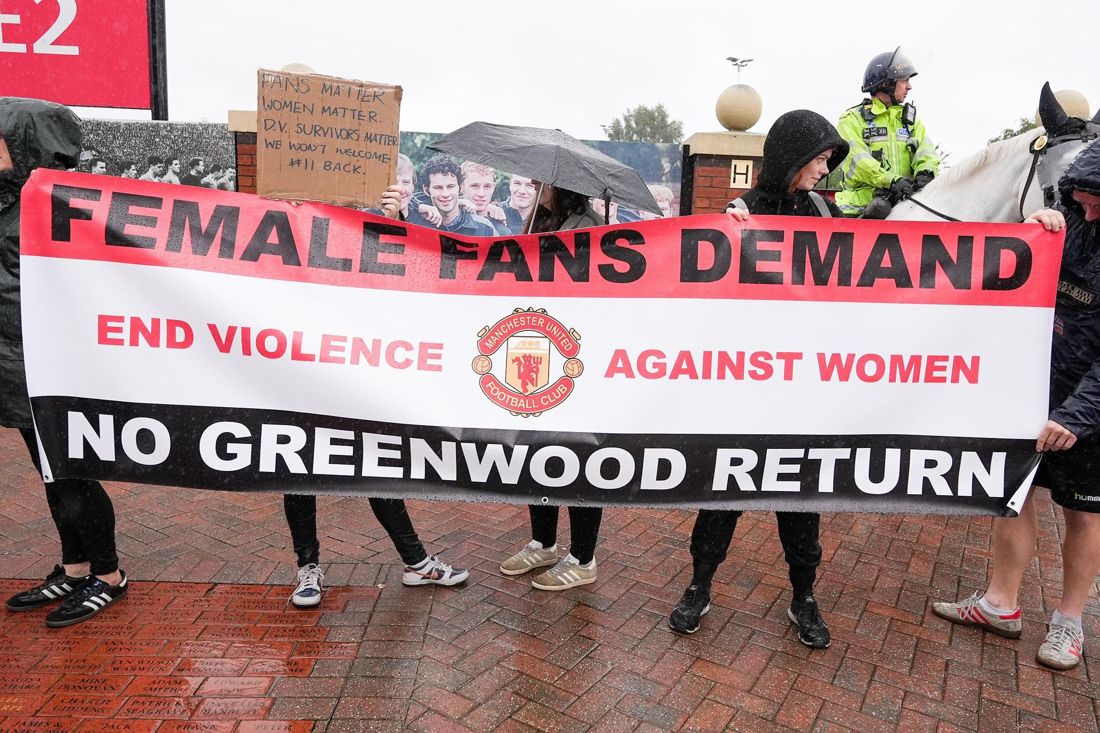 Vì sao Man Utd dứt tình với Greenwood?