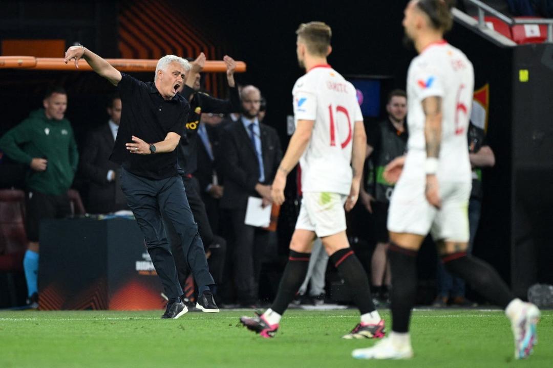 Mourinho chưa nguôi ám ảnh thua chung kết Europa League