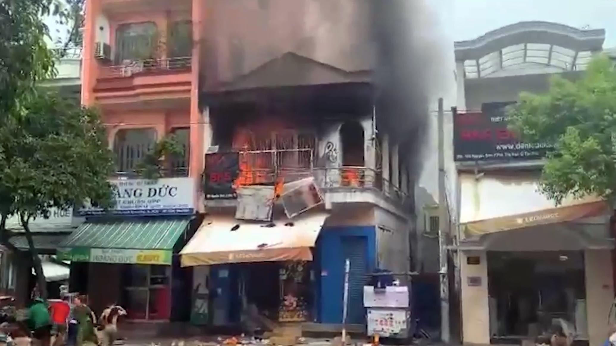 Cháy nhà hai tầng ở Sài Gòn