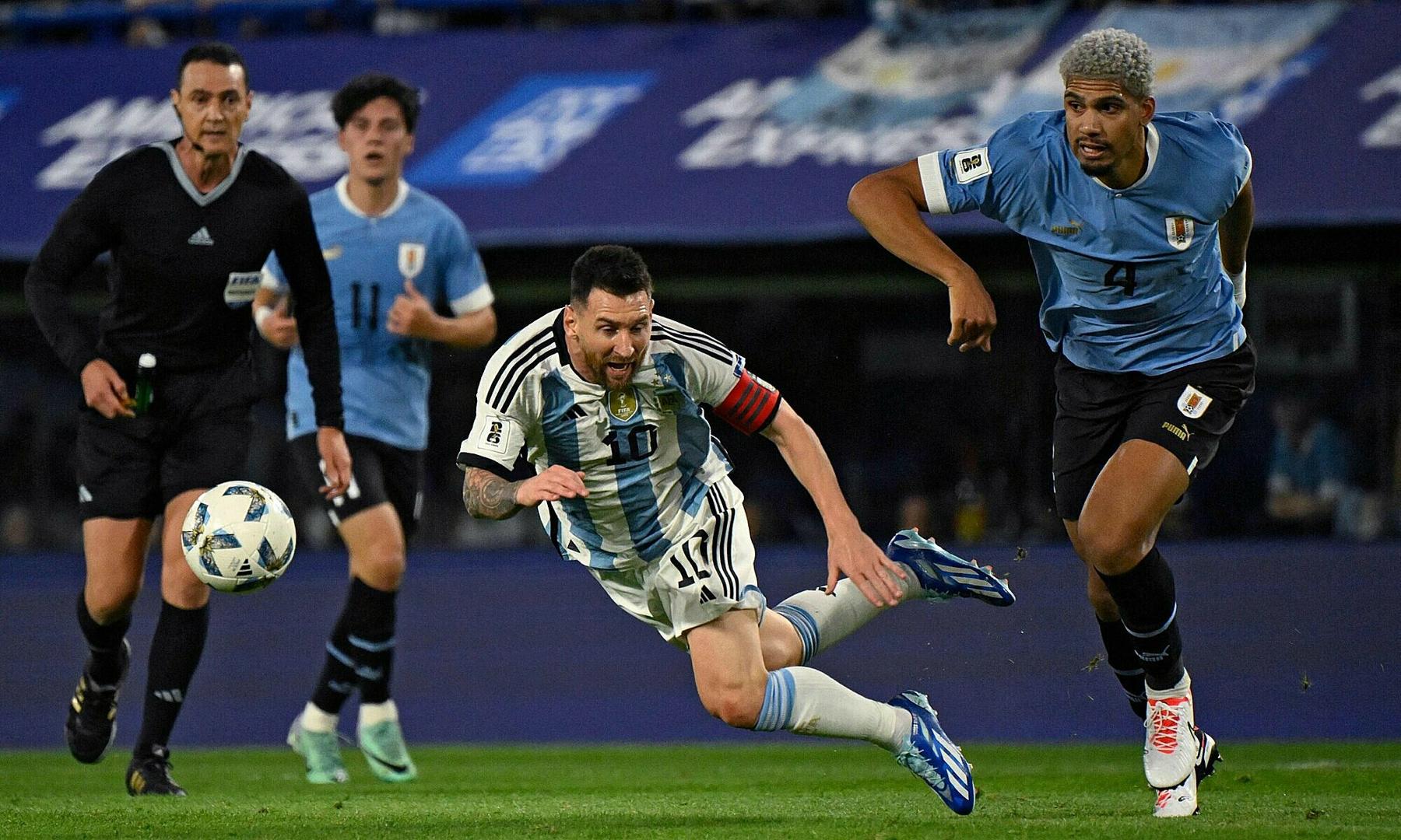 Messi lý giải thất bại trước Uruguay