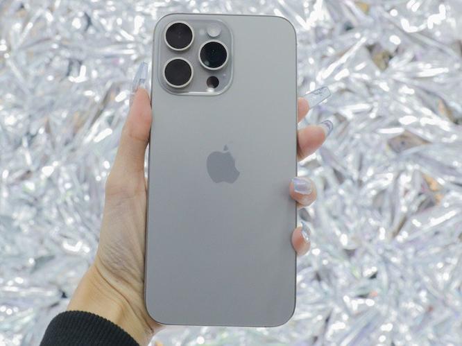 Sau 1 tháng mở bán tại Việt Nam, giá iPhone 15 Pro Max giờ ra sao?