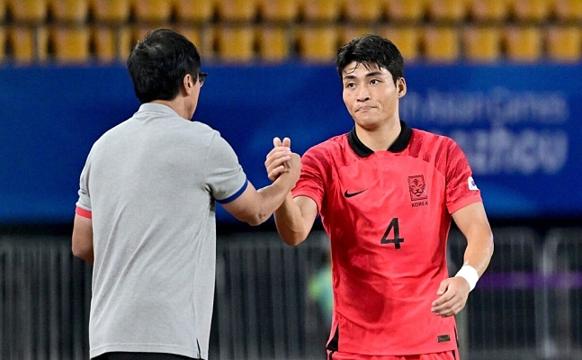 Cầu thủ Hàn Quốc 'tẩy thẻ' ở trận thắng Thái Lan