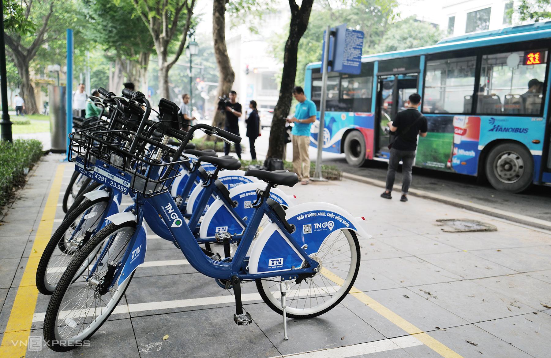 Dịch vụ xe đạp công cộng ở Hà Nội hút khách