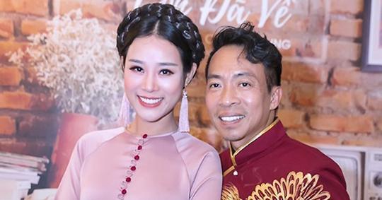 Nam ca sĩ Việt nổi tiếng bất ngờ tuyên bố đã ly hôn vợ kém 18 tuổi, xinh đẹp