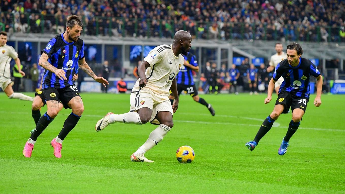 Lukaku mờ nhạt khi Roma thua Inter