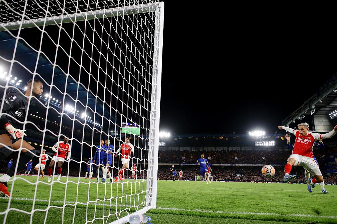 Arsenal giật một điểm từ Chelsea thế nào