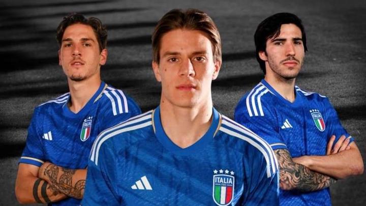 Cầu thủ đắt nhất Italy giới thiệu ứng dụng cá độ cho đồng đội