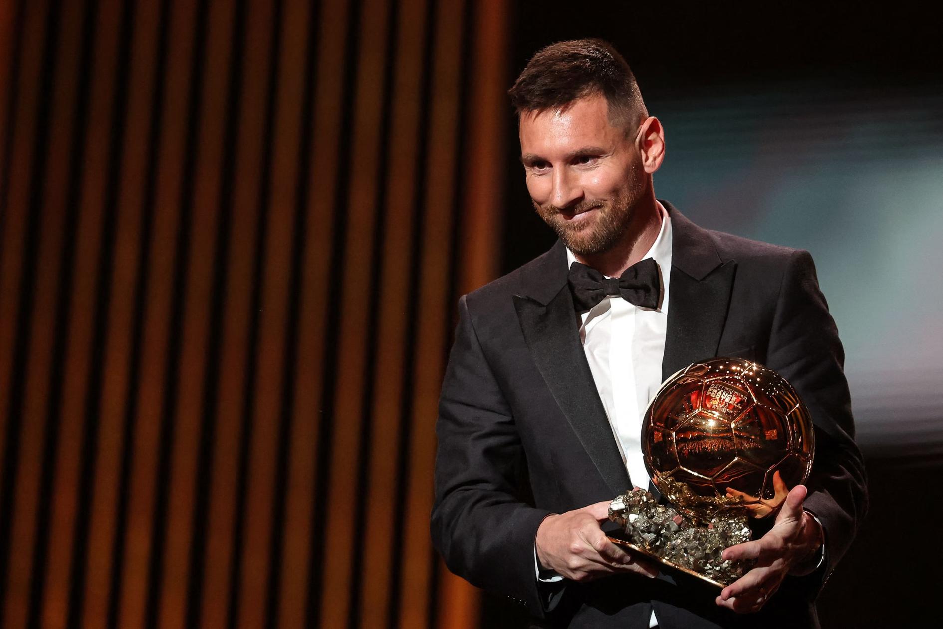Messi: 'Quả Bóng Vàng là món quà cho cả Argentina'