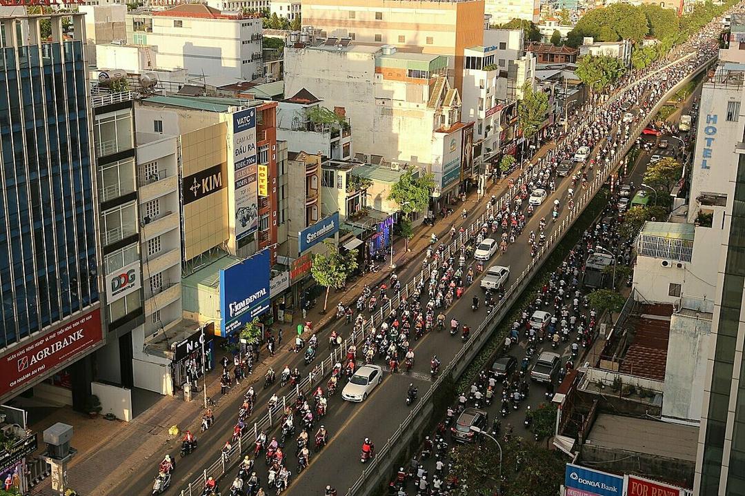 Nghiên cứu cấm xe máy qua cầu vượt ở cửa ngõ Tân Sơn Nhất