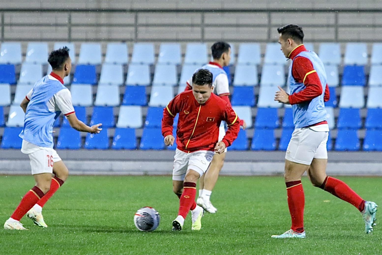 Quang Hải chấn thương, nghỉ trận đấu Hàn Quốc