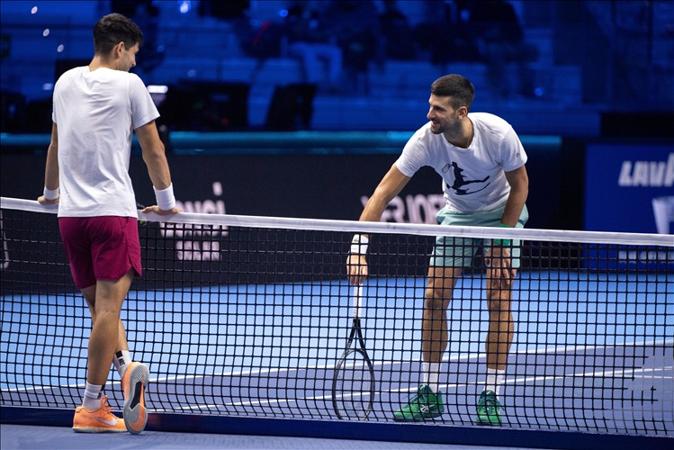 Djokovic áp đảo Alcaraz trong buổi tập ở ATP Finals