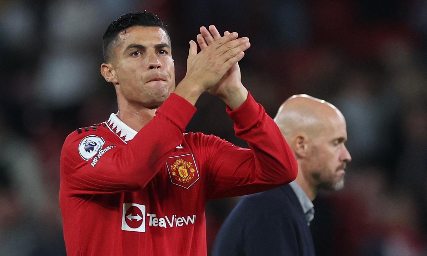 Ten Hag lại bị chỉ trích vì loại bỏ Ronaldo
