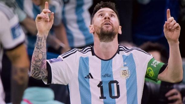 'Captains of the World' - khi Ronaldo muốn đối đầu Messi