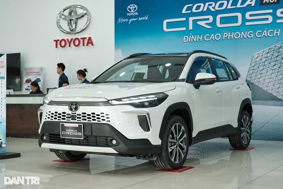 Ngoài động cơ, hai phiên bản của Toyota Corolla Cross 2024 có gì khác?