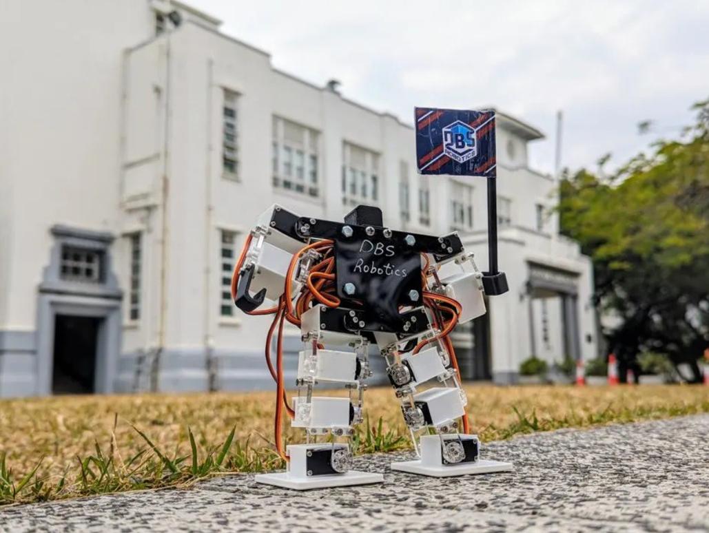Cận cảnh robot hình người nhỏ nhất thế giới