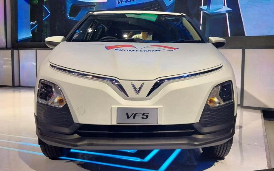 VinFast VF 5 bản tay lái nghịch với một số chi tiết khác xe ở Việt Nam