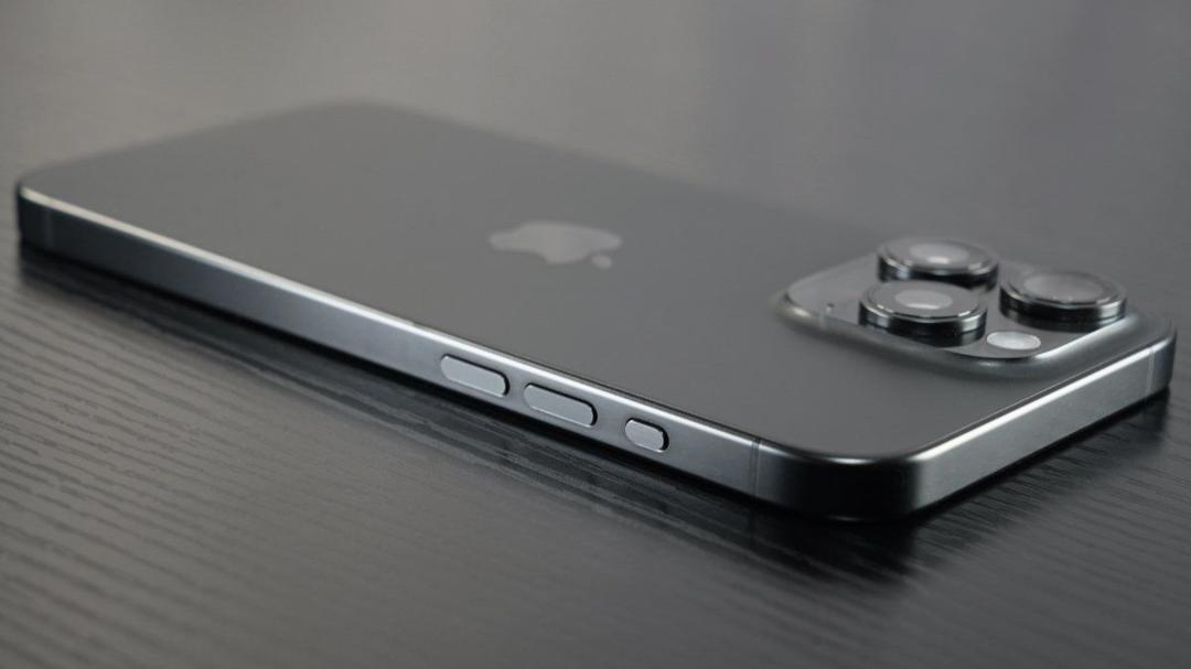 iPhone 15 Pro bất ngờ "đắt hàng" dịp đầu năm 2024