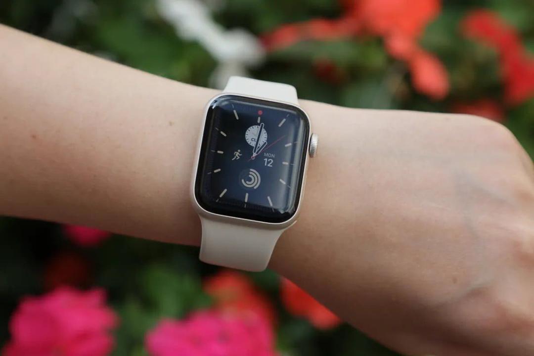 Giá Apple Watch tháng 4: Giảm hàng loạt, chỉ từ 5,79 triệu đồng